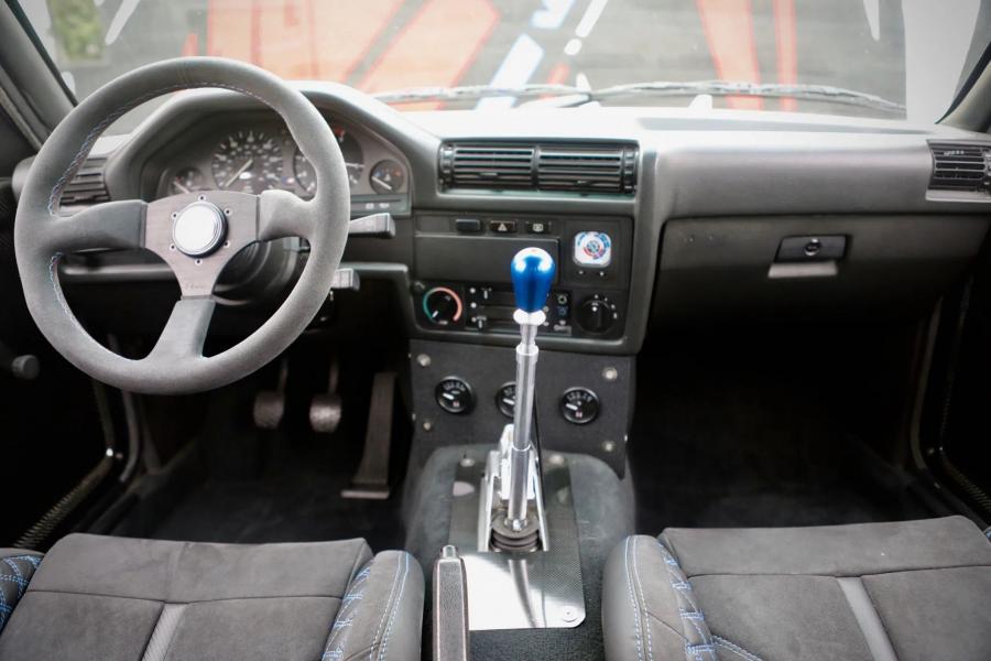 Торпедо BMW M3 Coupe (E30) 1988 года  (фото 44 из 118)